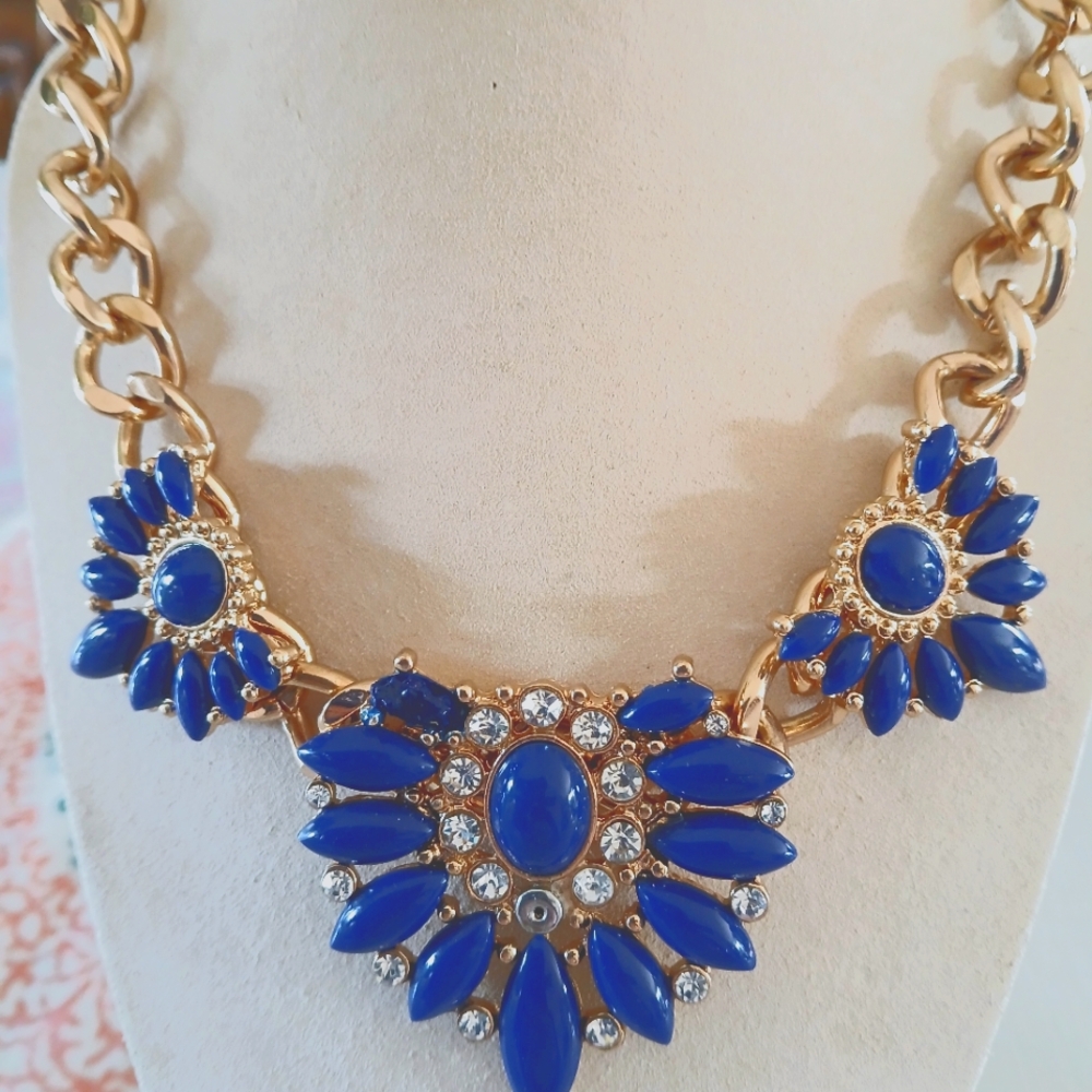 Very Pretty Blue & Gold. Made of three pretty pieces.